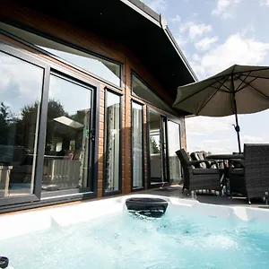 The Crucible With Hot Tub Lodge