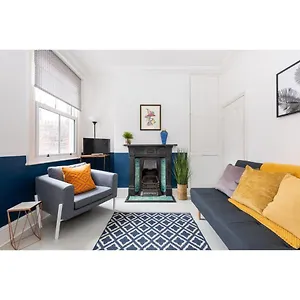 Bright & Beautiful Period Property - Pass The Keys Apartment