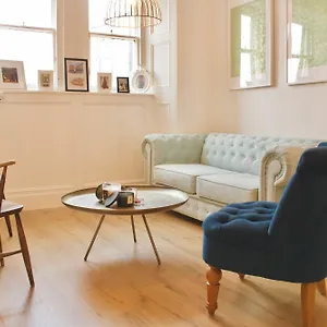 https://castle-view-apartment-sleeps-6.edinburghhotelsuk.org